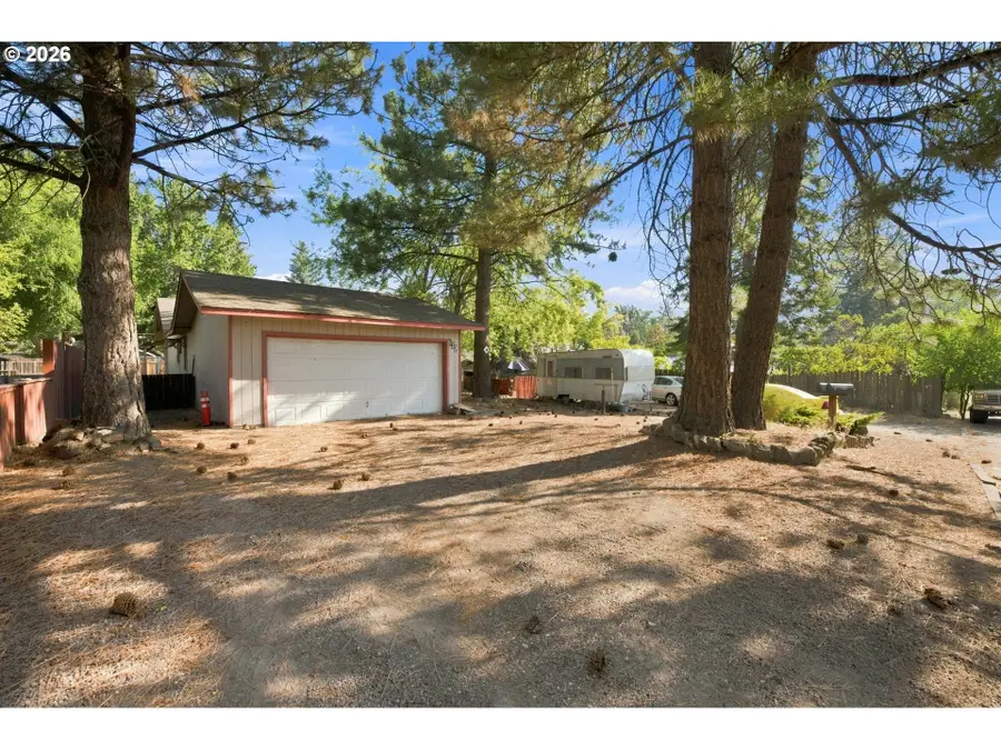 828 NW Florida Ave, Bend, OR 97703 - #2