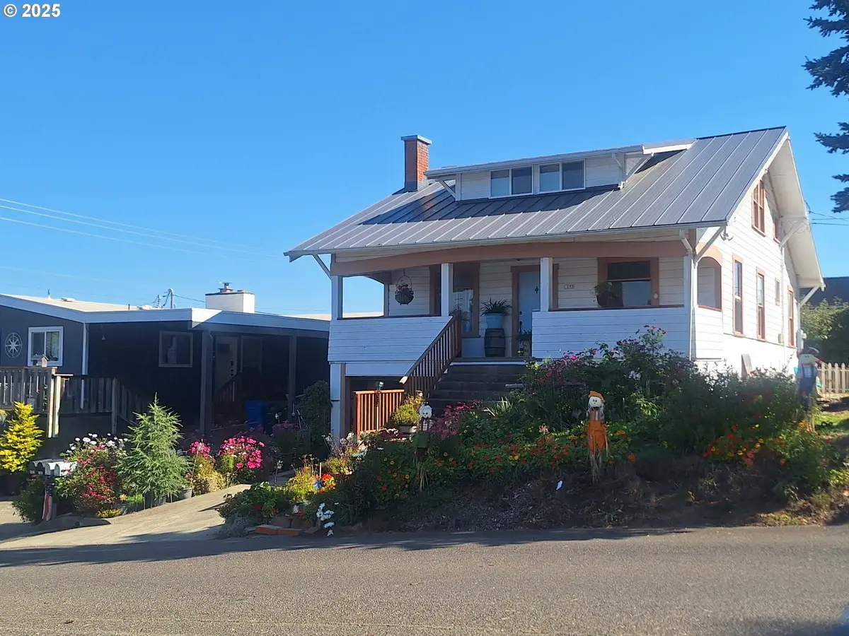 175 S 6th St, Reedsport, OR 97467 - Image #1