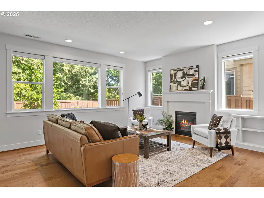 28537 Greenway Dr, Wilsonville, OR 97070 - Image #2