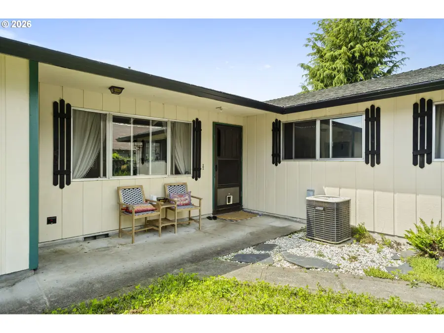 160 W Berkeley St, Gladstone, OR 97027 - #3