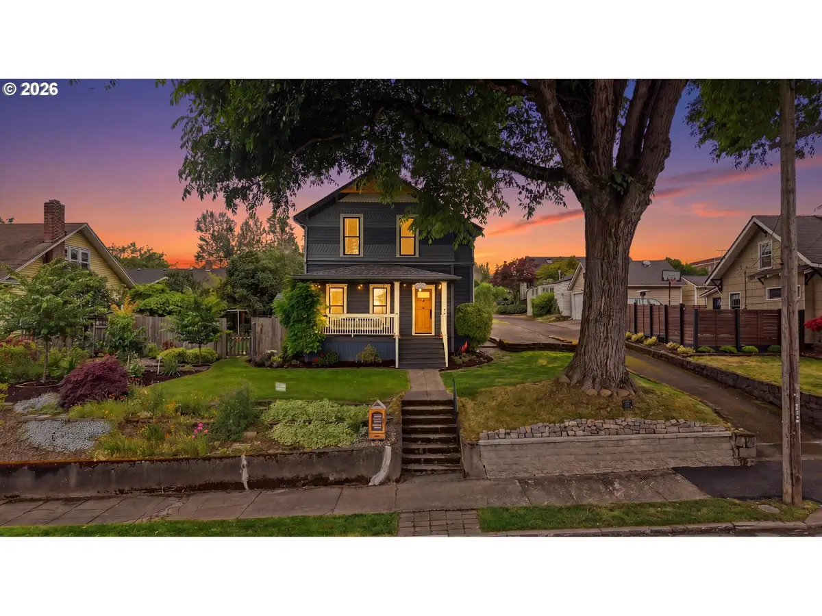 1216 Jackson St, Oregon City, OR 97045 - #1