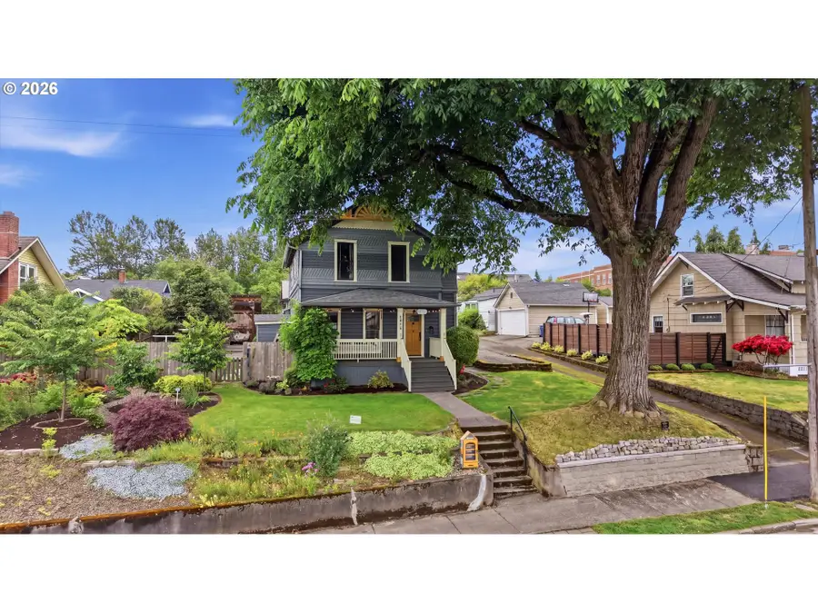 1216 Jackson St, Oregon City, OR 97045 - #2