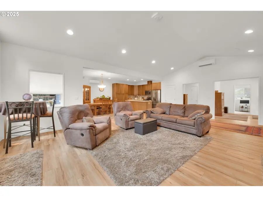 3825 Brighton Ave, Eugene, OR 97405 - Image #3