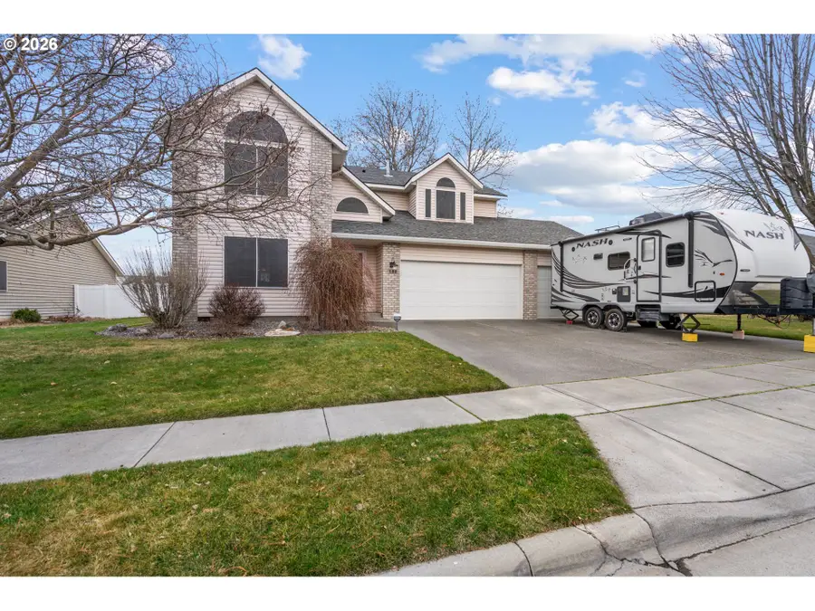 188 NE 11th St, Hermiston, OR 97838 - #2