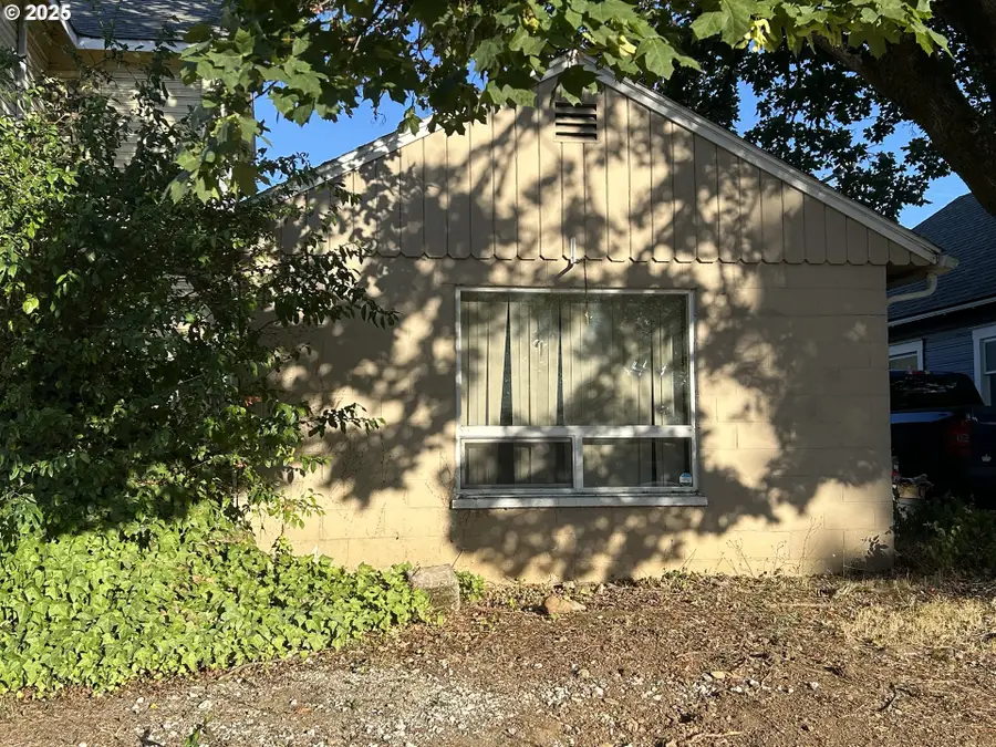 1547 SE Pine St, Roseburg, OR 97470 - Image #3