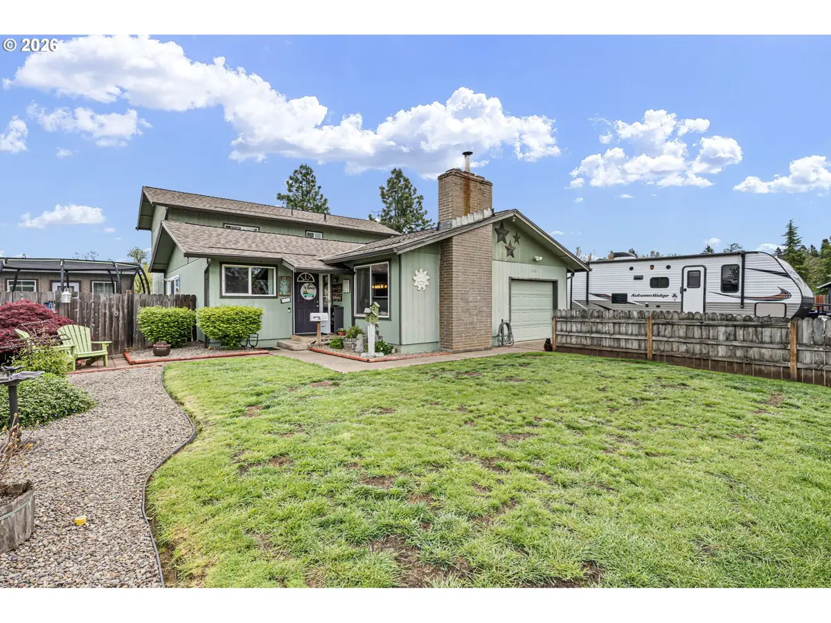 1700 E Grover Ave, Cottage Grove, OR 97424 - #1