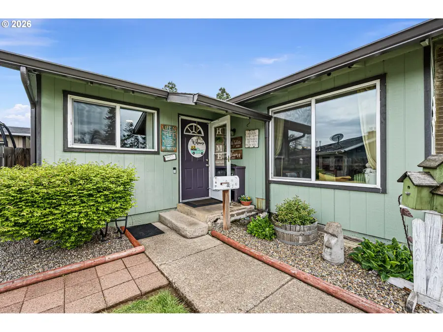 1700 E Grover Ave, Cottage Grove, OR 97424 - #2