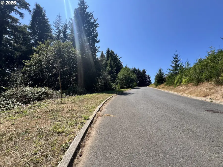 800 Masters Ct, Reedsport, OR 97467 - #2