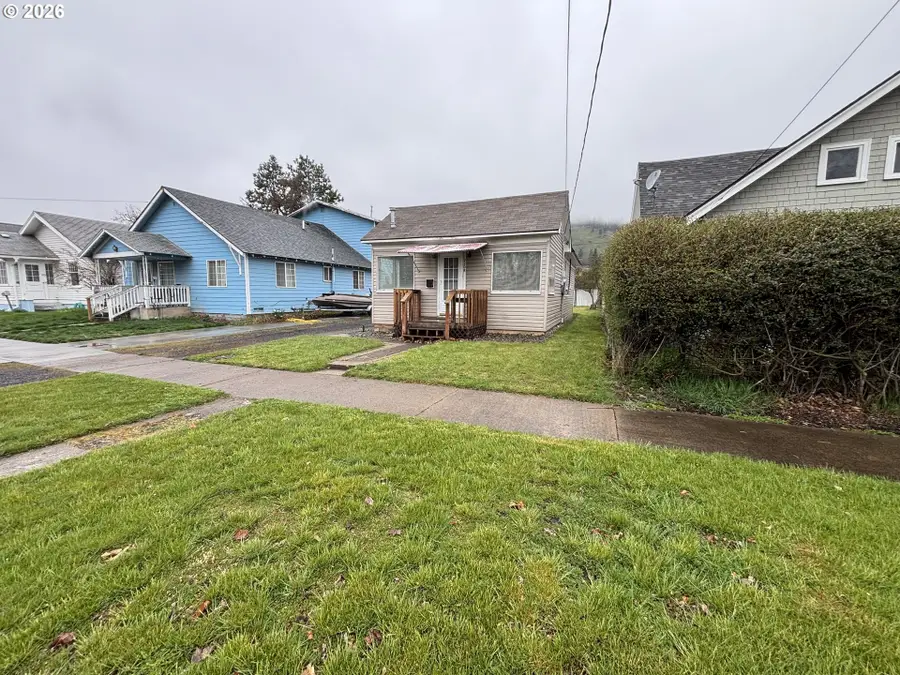 2208 Cedar St, La Grande, OR 97850 - #2