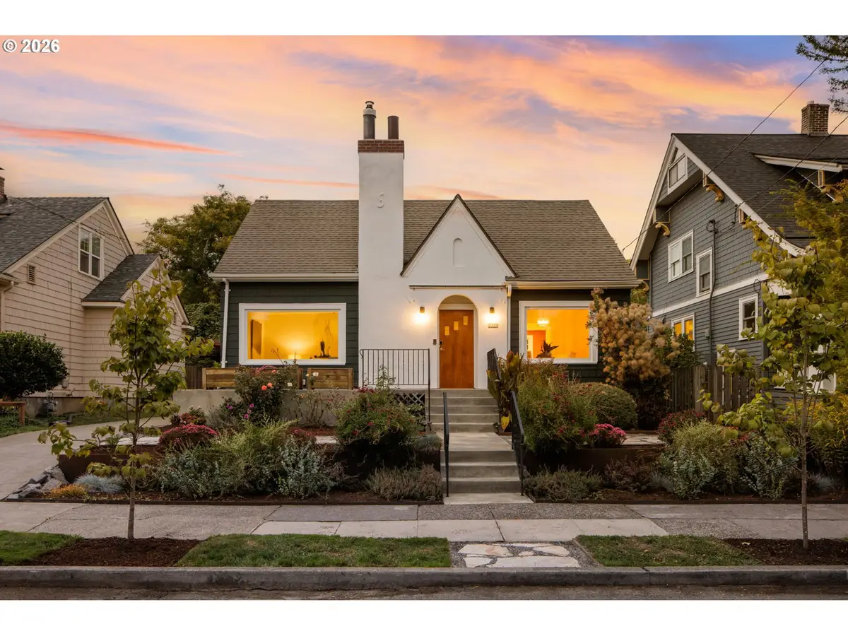 3329 NE Tillamook St, Portland, OR 97212 - #1
