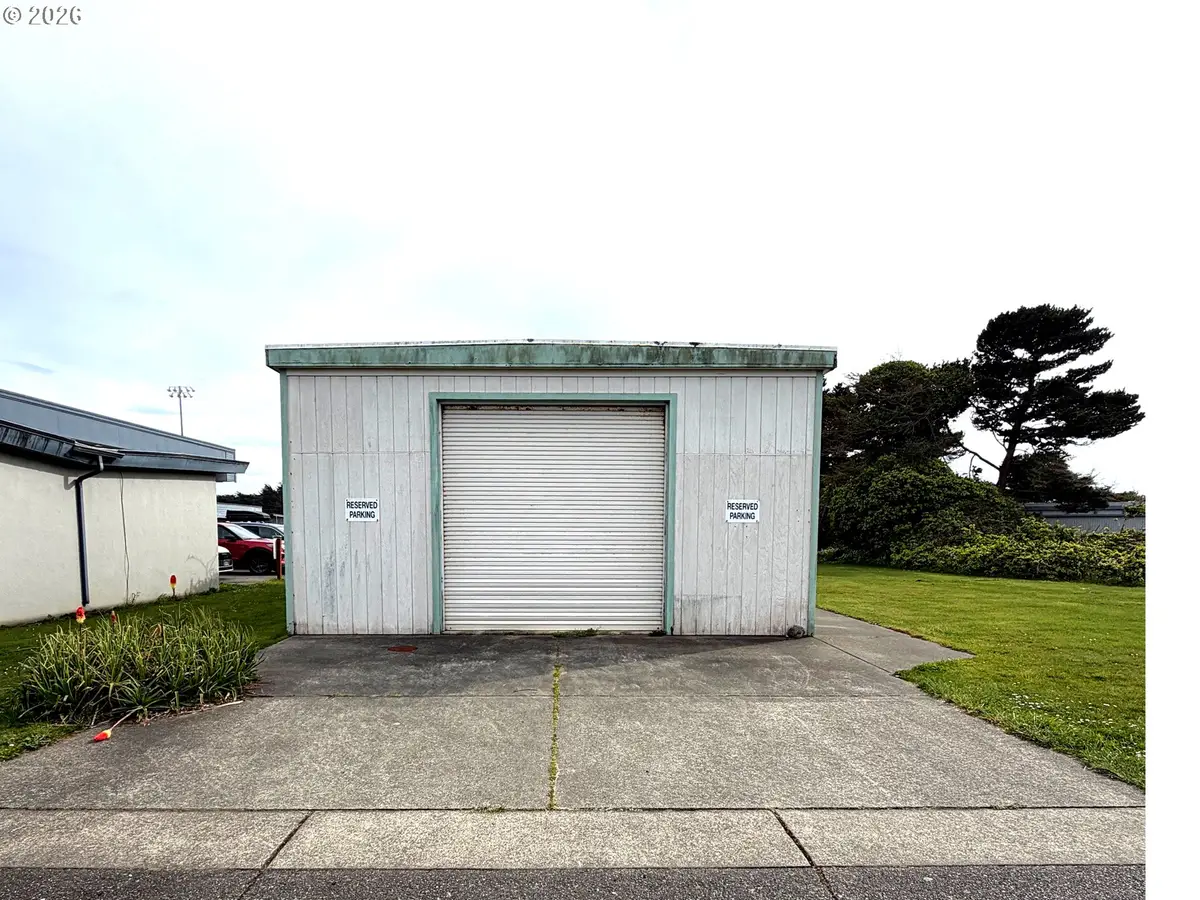 485 9th St, Bandon, OR 97411 - #1