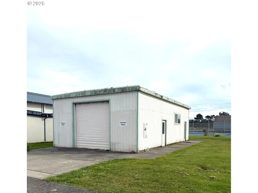 485 9th St, Bandon, OR 97411 - #3