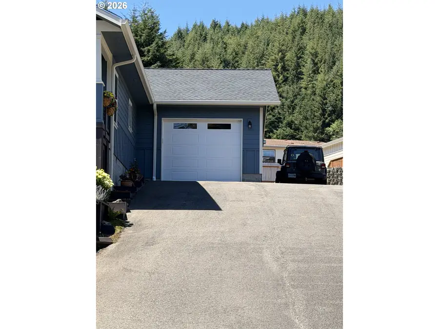 250 Foxglove Way, Reedsport, OR 97467 - #3