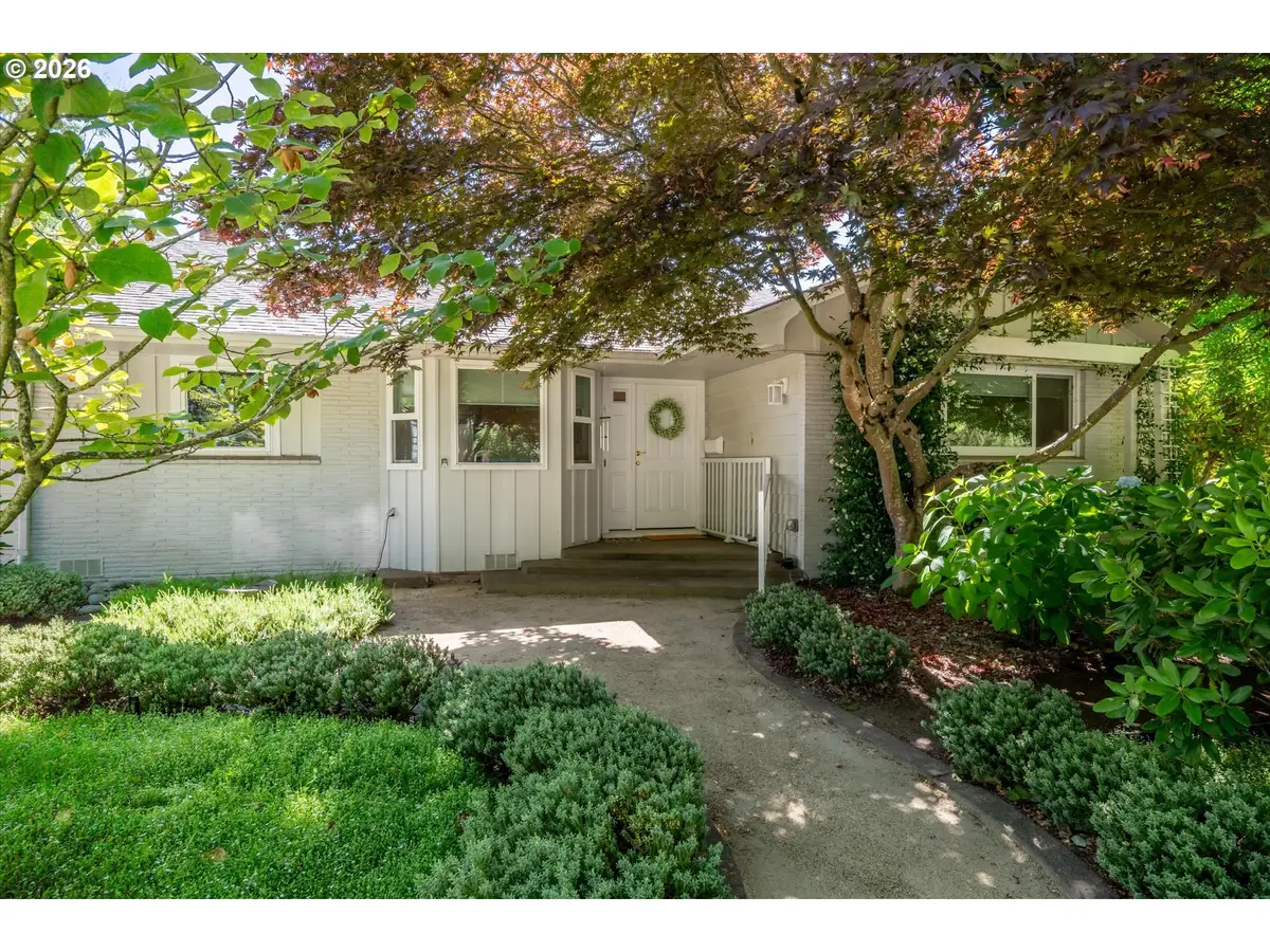 243 Dartmoor Dr, Eugene, OR 97401 - #1