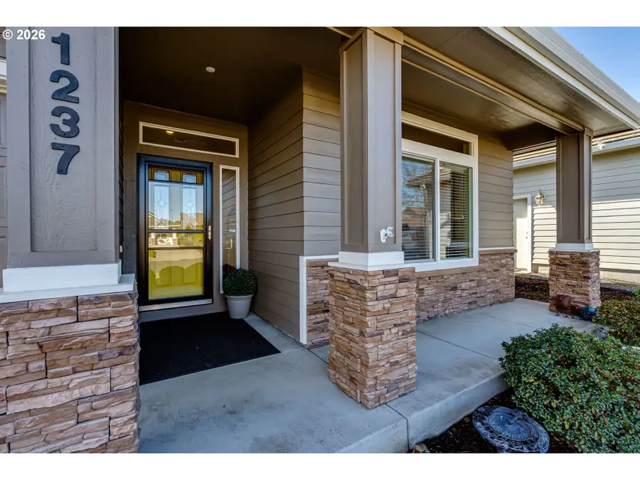 1237 Spyglass Ct, Creswell, OR 97426 - Image #3