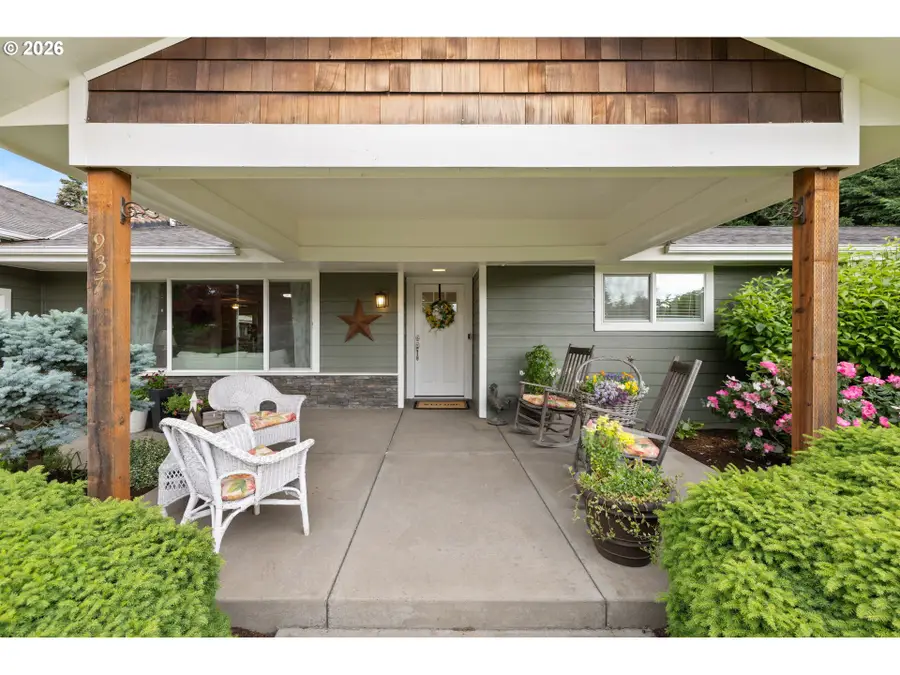937 NE Queens Ln, Hillsboro, OR 97124 - #2