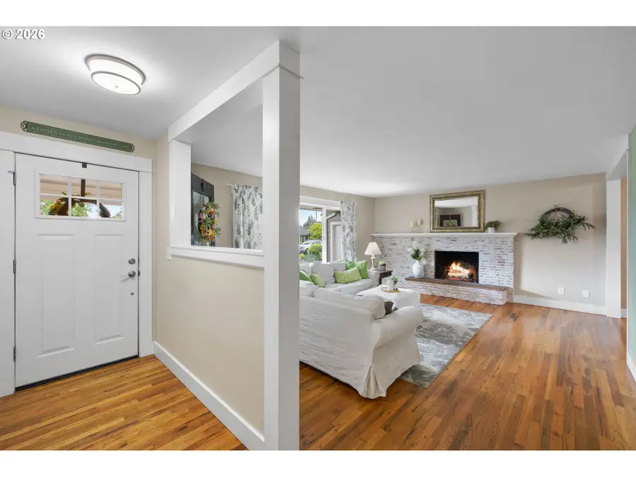 937 NE Queens Ln, Hillsboro, OR 97124 - #3