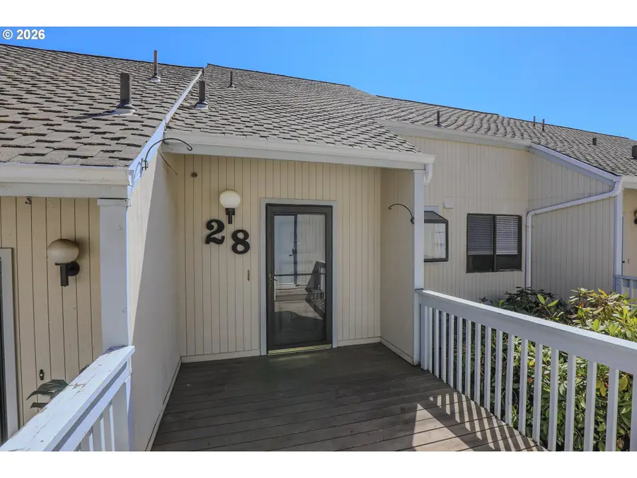 28 NW Mountain View Dr, Roseburg, OR 97471 - #2