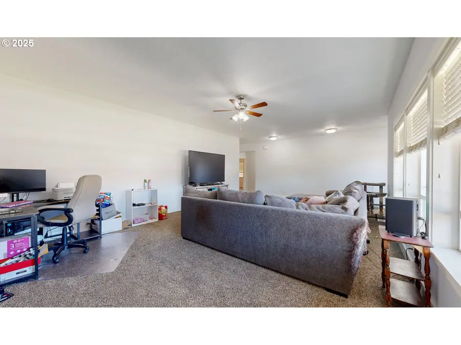 915 SW Coyote Dr, Hermiston, OR 97838 - Image #3