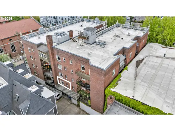 1811 NW Couch St #207, Portland, OR 97209