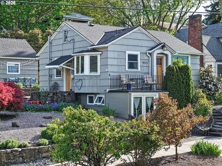 905 Columbia St, Hood River, OR 97031 - #3