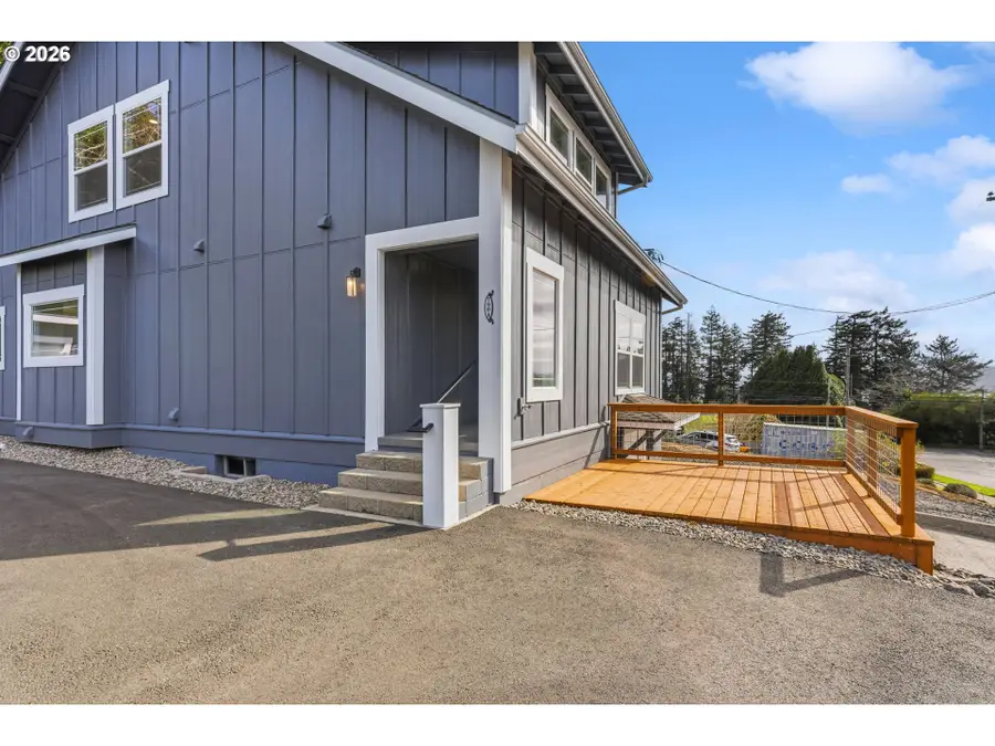790 Oregon Ave, North Bend, OR 97459 - #2