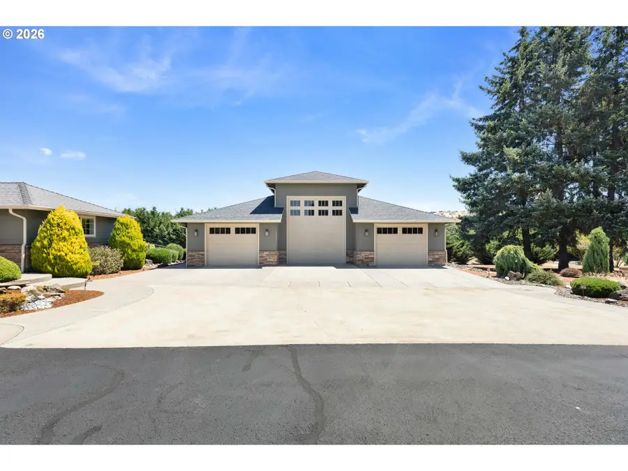 5895 Garden Valley Rd, Roseburg, OR 97471 - #2