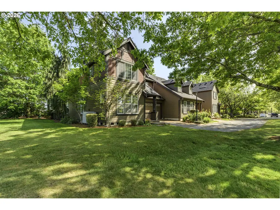 996 NE 73rd Ave, Hillsboro, OR 97124 - #2