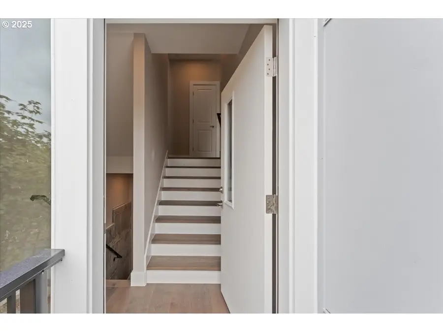 9818 SW 34th Pl, Portland, OR 97219 - Image #3