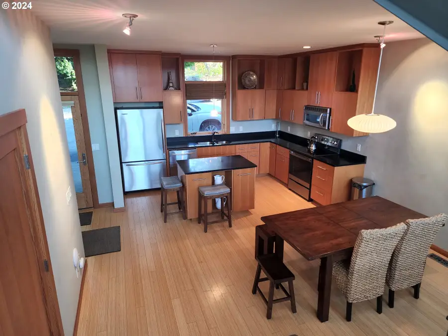 606 Cascade Ave, Hood River, OR 97031 - #3