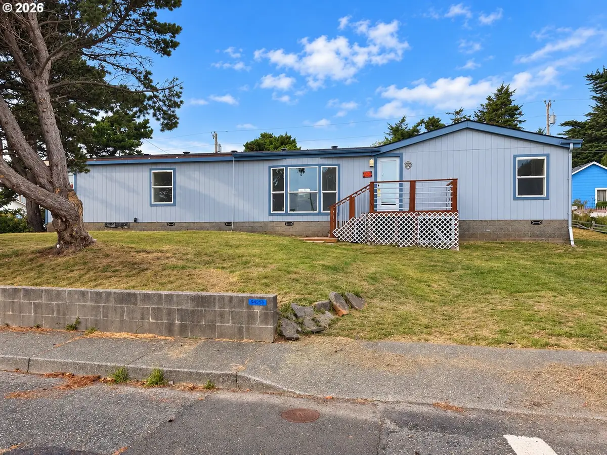 94255 4th St, Gold Beach, OR 97444 - #1