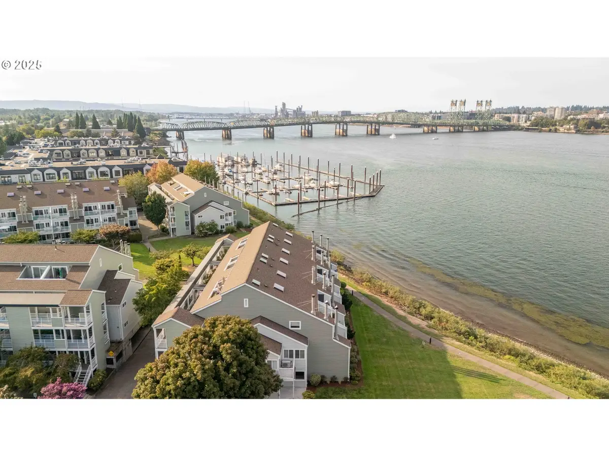 125 N Hayden Bay Dr, Portland, OR 97217 - Image #1