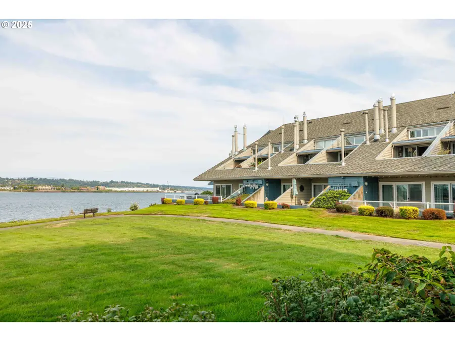 125 N Hayden Bay Dr, Portland, OR 97217 - Image #2