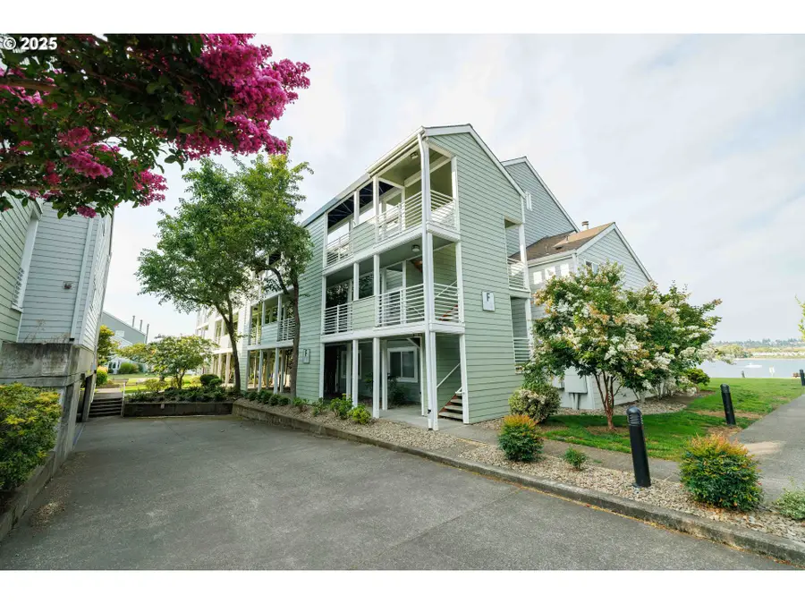 125 N Hayden Bay Dr, Portland, OR 97217 - Image #3