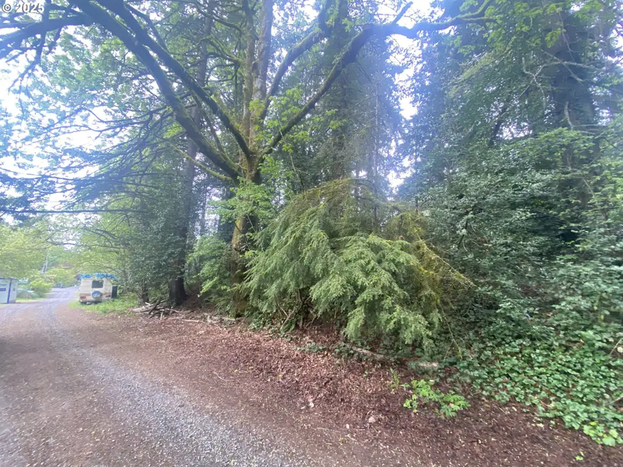 1345 SW Taylors Ferry Ct, Portland, OR 97219 - Image #2