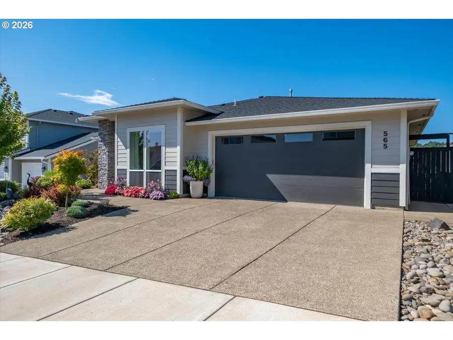 525 NW Crater Lake Dr, Dallas, OR 97338 - #2