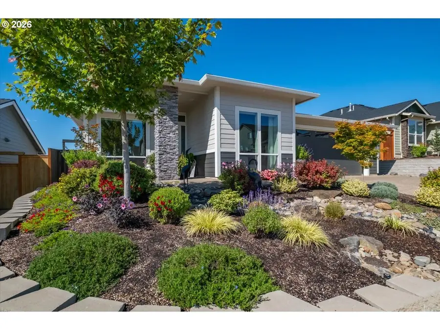 525 NW Crater Lake Dr, Dallas, OR 97338 - #3