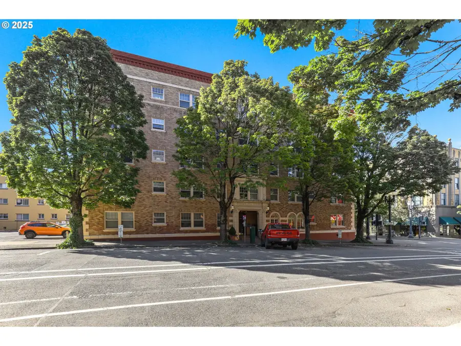 709 SW 16th Ave #310, Portland, OR 97205 - Image #2