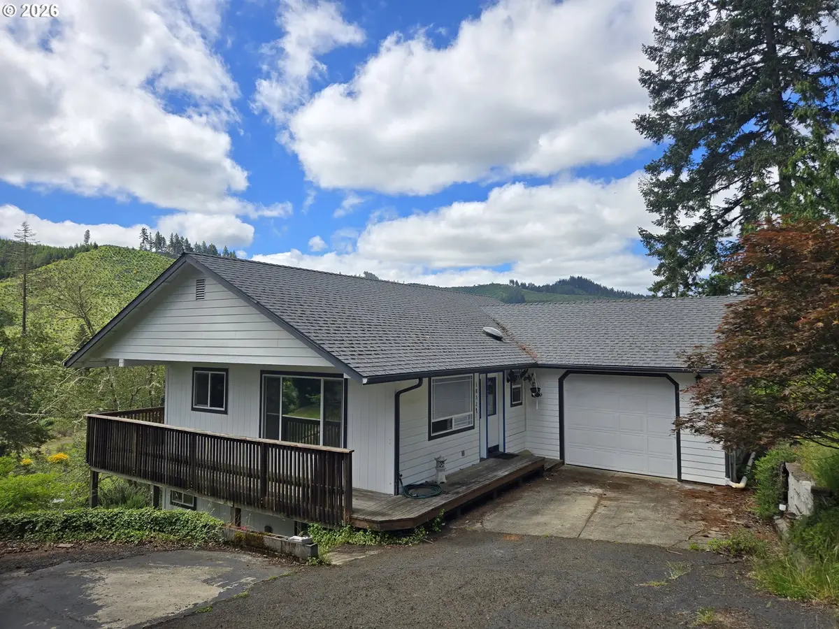 1852 Lakeview Dr, Sutherlin, OR 97479 - #1