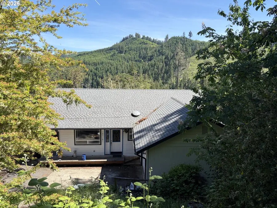1852 Lakeview Dr, Sutherlin, OR 97479 - #2