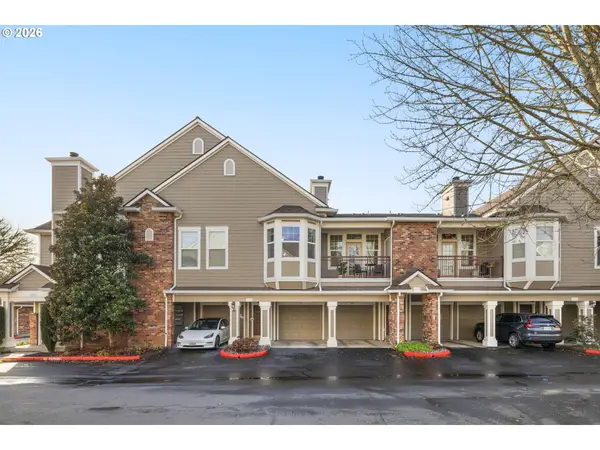 1231 NE Horizon Loop #208, Hillsboro, OR 97124