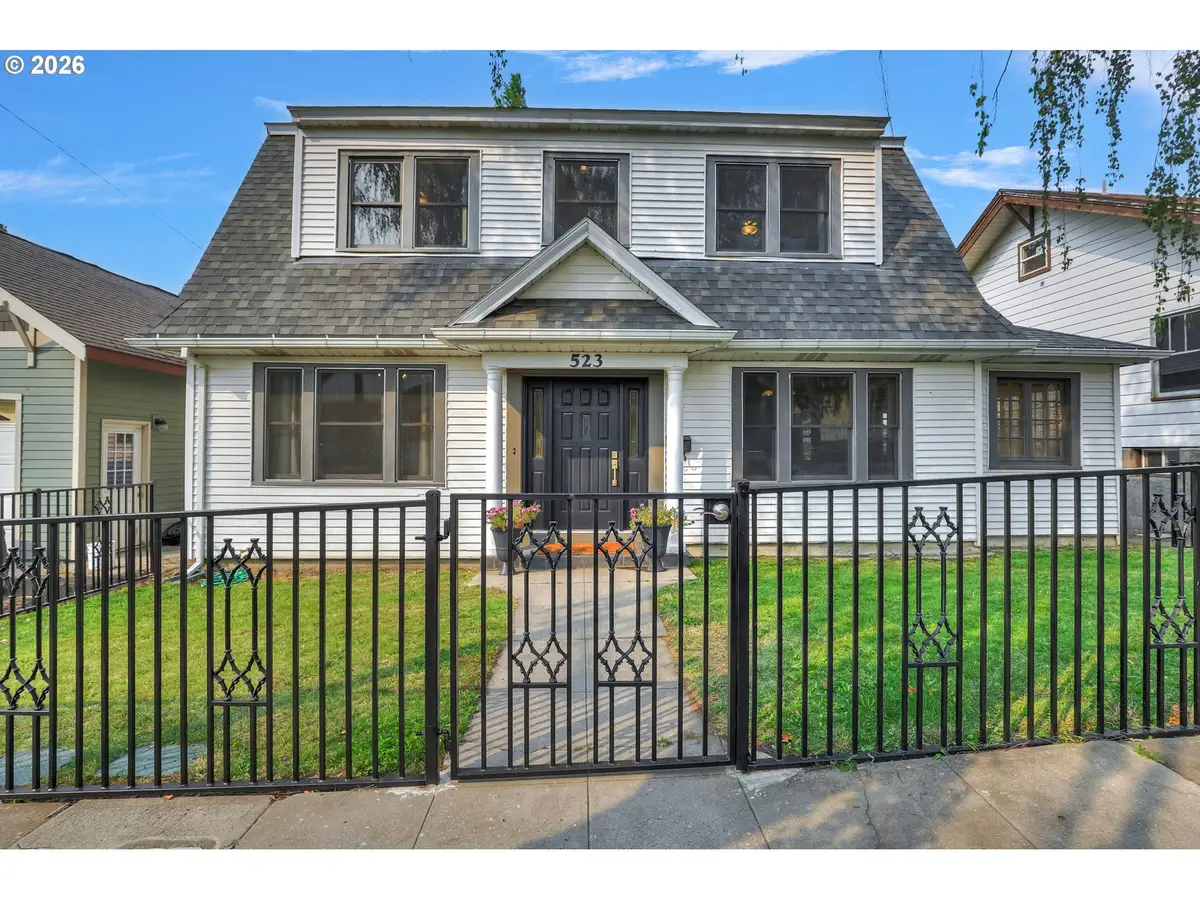 523 E 9th St, The Dalles, OR 97058 - #1