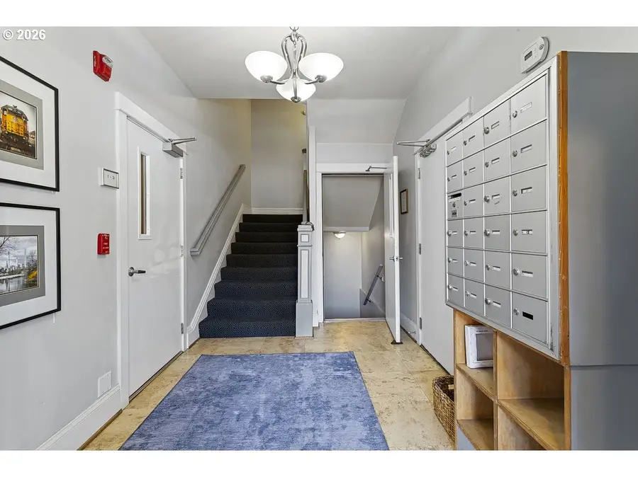 1714 NW Couch St #1, Portland, OR 97209 - #2
