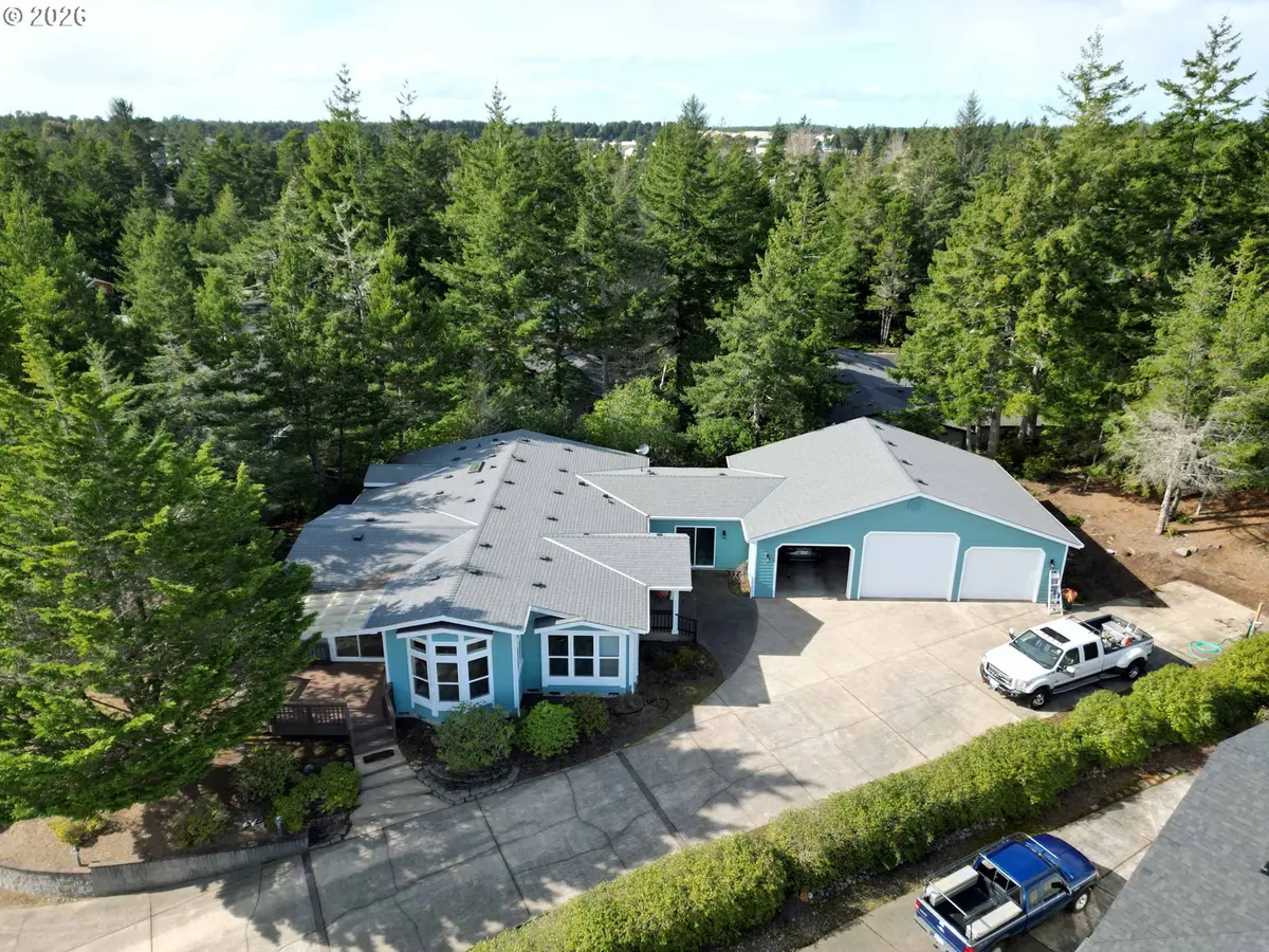 614 38th Pl, Florence, OR 97439 - #1