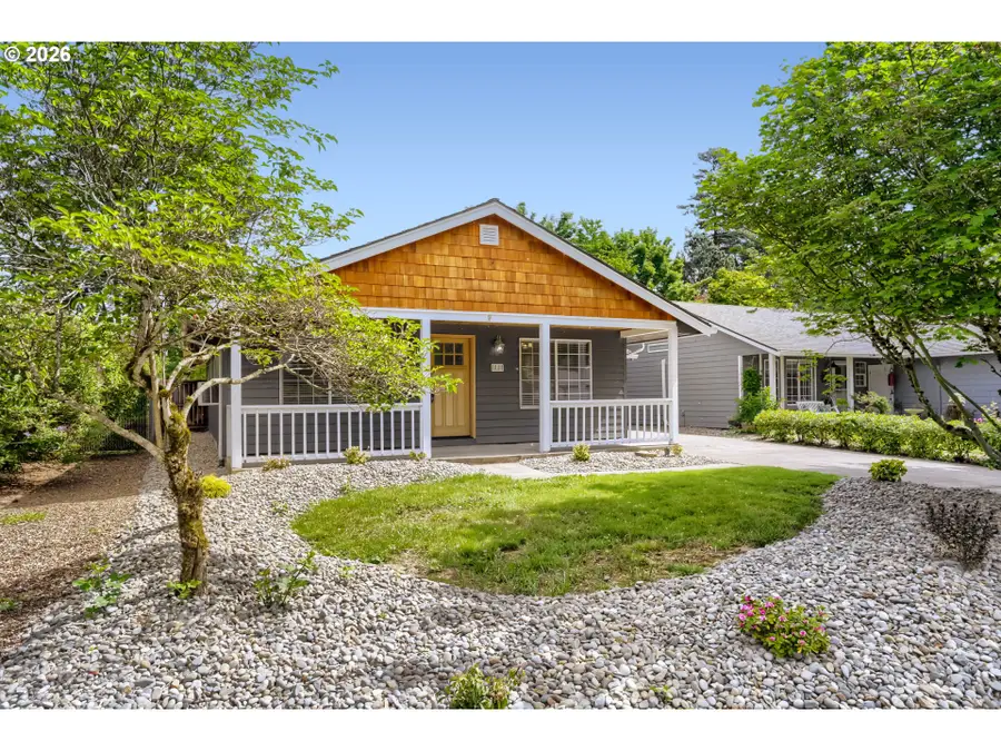 218 SW 11th St, Dundee, OR 97115 - #2