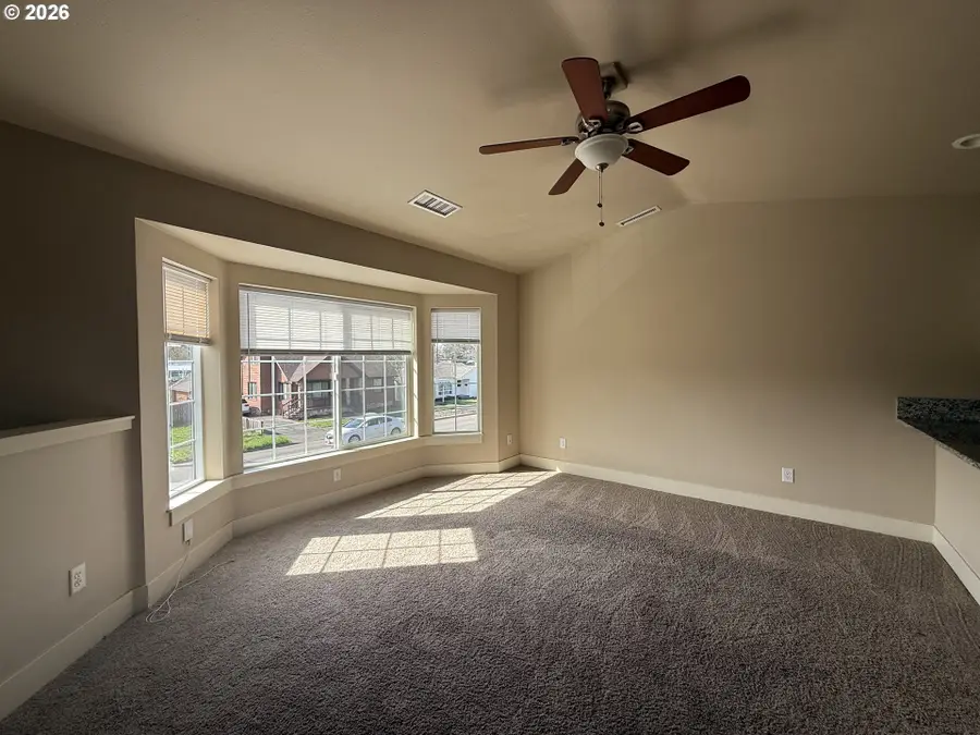 183 S Williams St, Lebanon, OR 97355 - #2