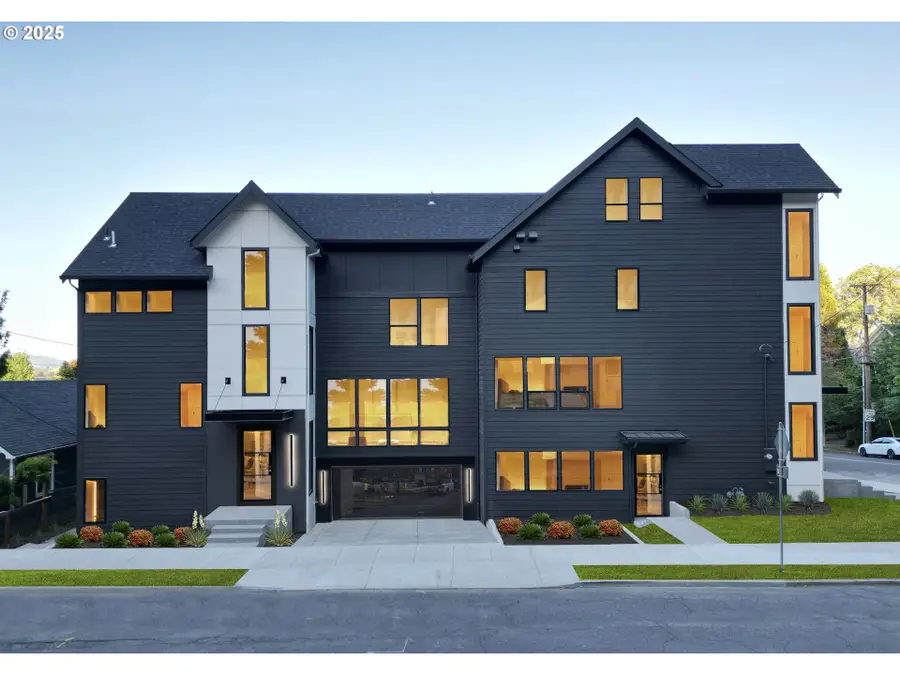 207 S Nebraska St, Portland, OR 97239 - Image #2