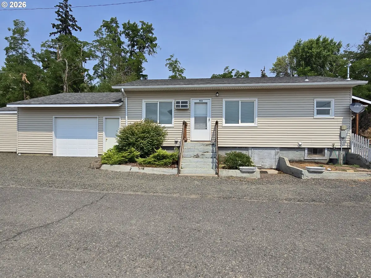 486 NW 2nd St, Dufur, OR 97021 - #1