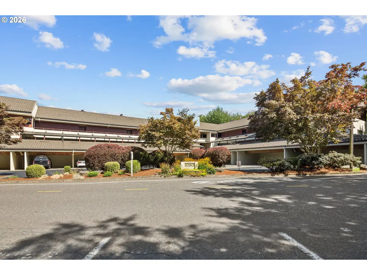 5250 S Landing Dr #105B1, Portland, OR 97239 - #1