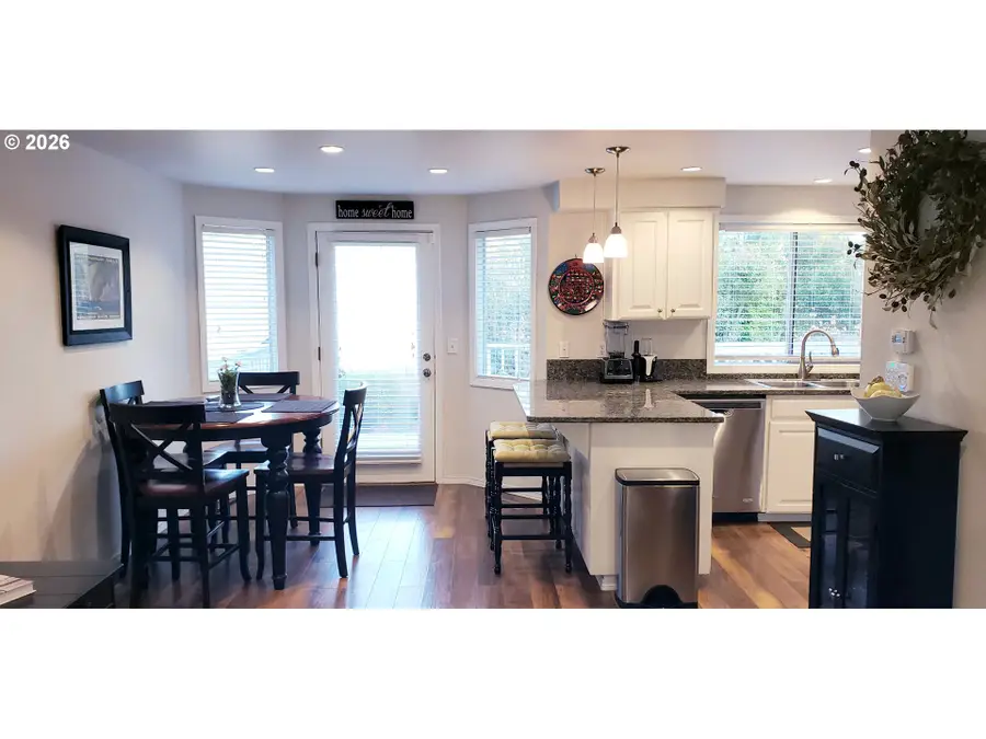 8565 SW Stratford Ct, Tigard, OR 97224 - #2